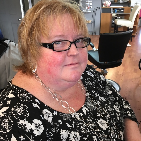 Meet your Posher, Christina - Picture 3 of 4